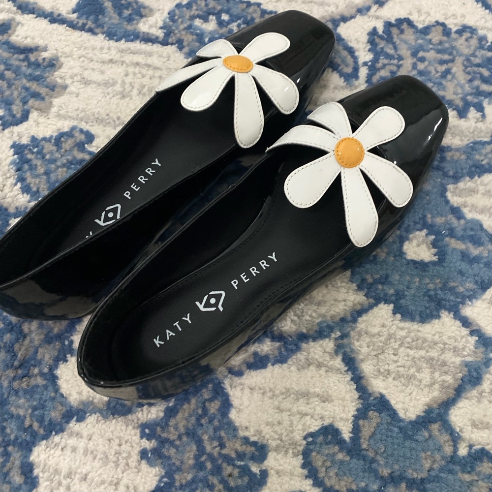 Katy Perry Collections Black and White Daisy Flats
